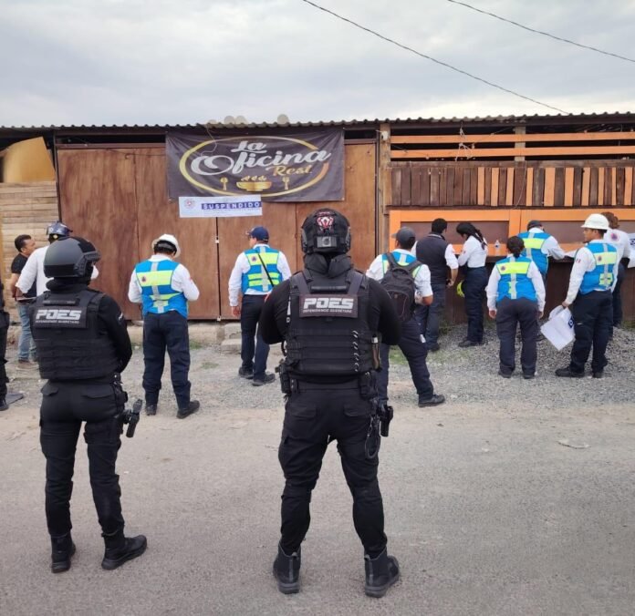 Realizan operativo en Mompaní; clausuran establecimientos y detienen a personas