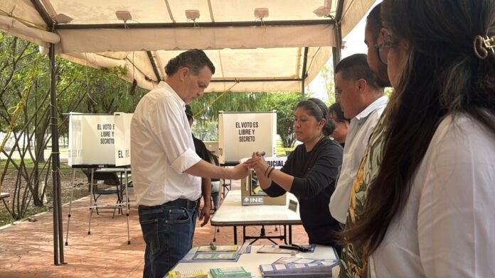 Mauricio Kuri participa en jornada electoral y confía en una votación pacífica en Querétaro